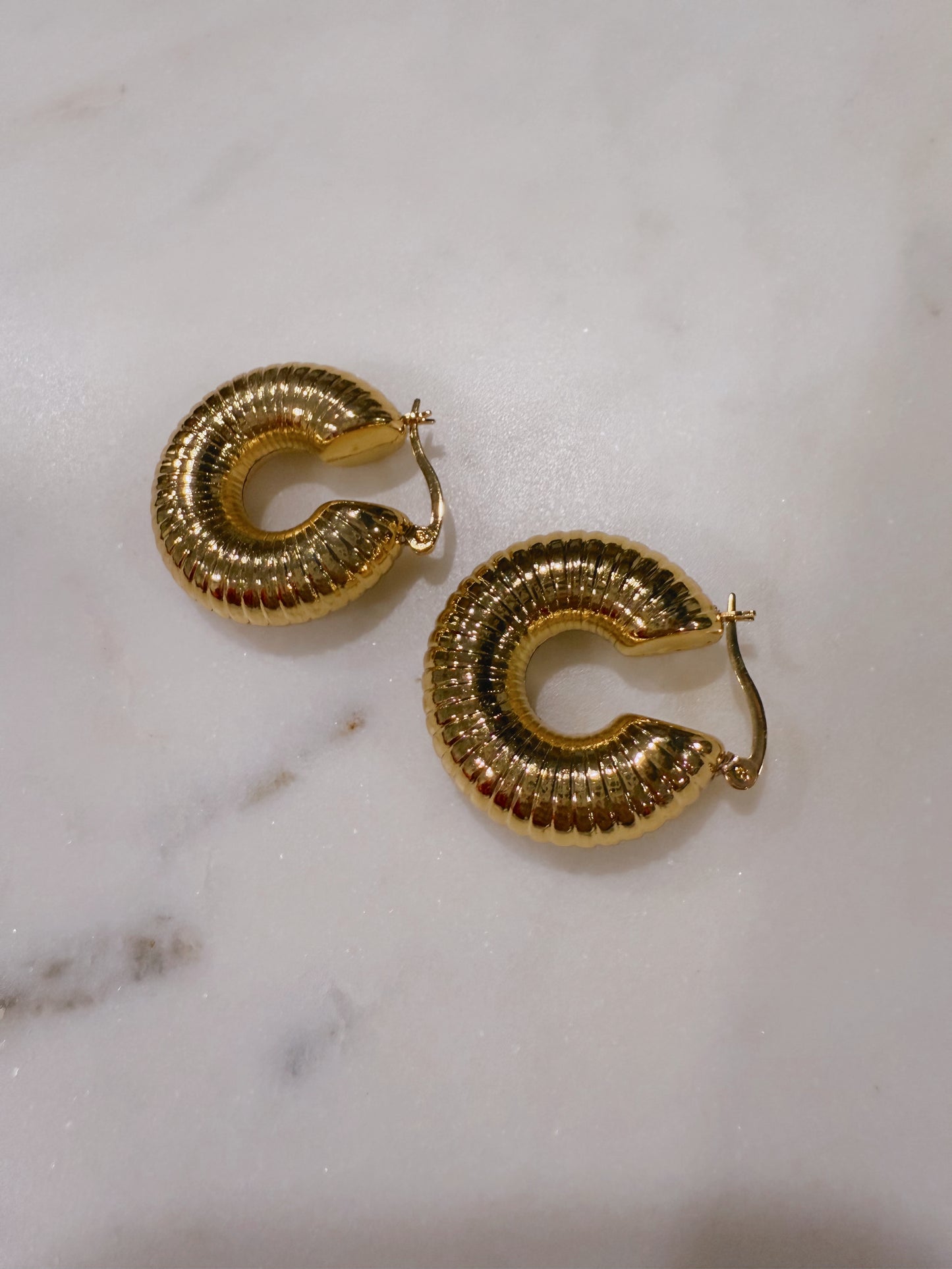 Serafina Vintage Gold Hoop