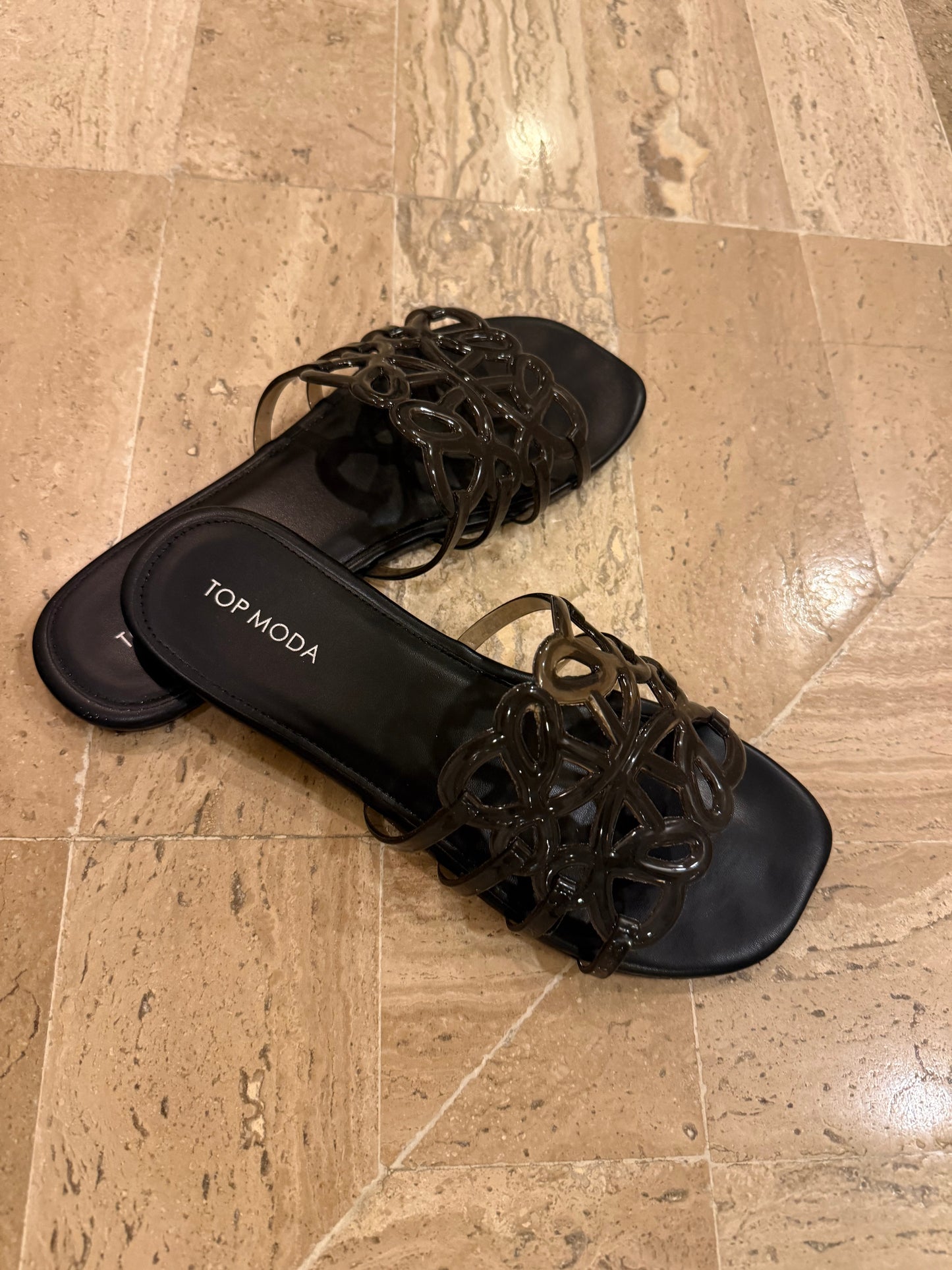 Wren Jelly Sandal- Black