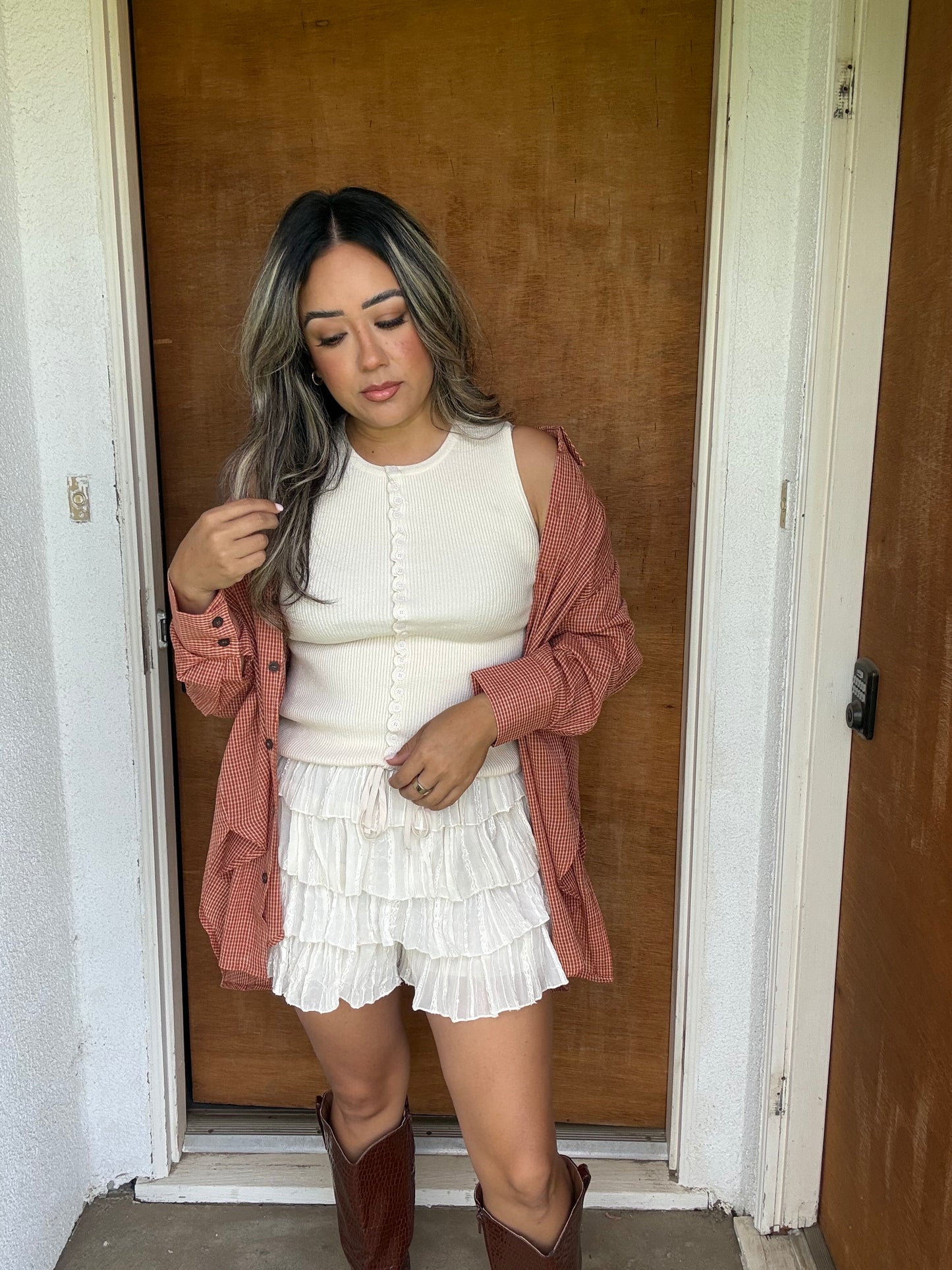 Nashville Lace Tier Ruffled Shorts- Cream
