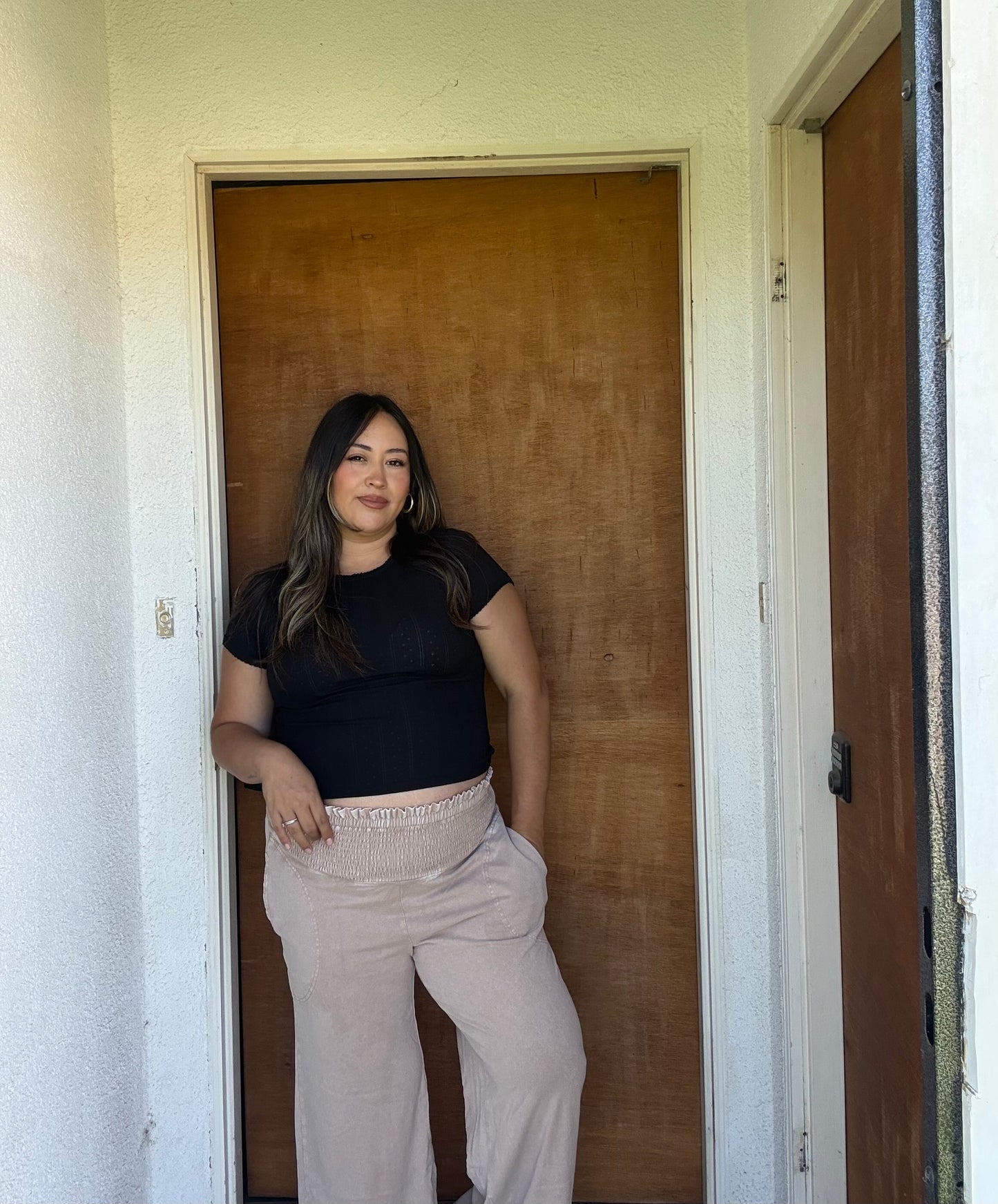 Sandy Scalloped Hem Tee- Black