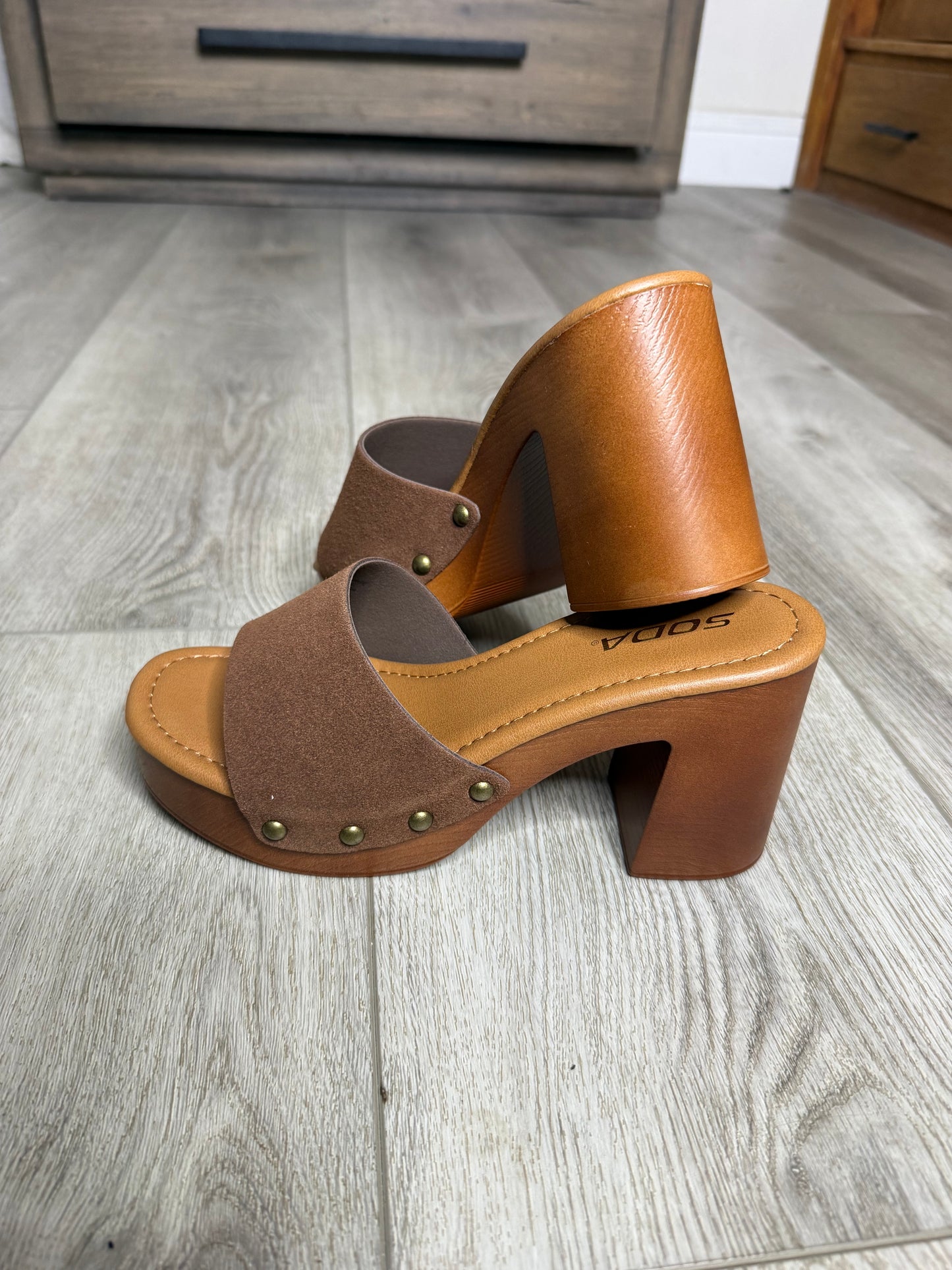 Lemon Platform Wooden Heel- Brown