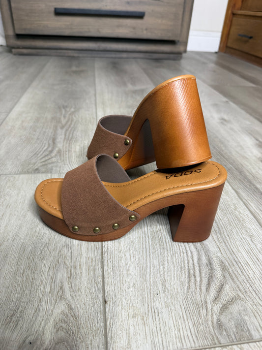 Lemon Platform Wooden Heel- Brown