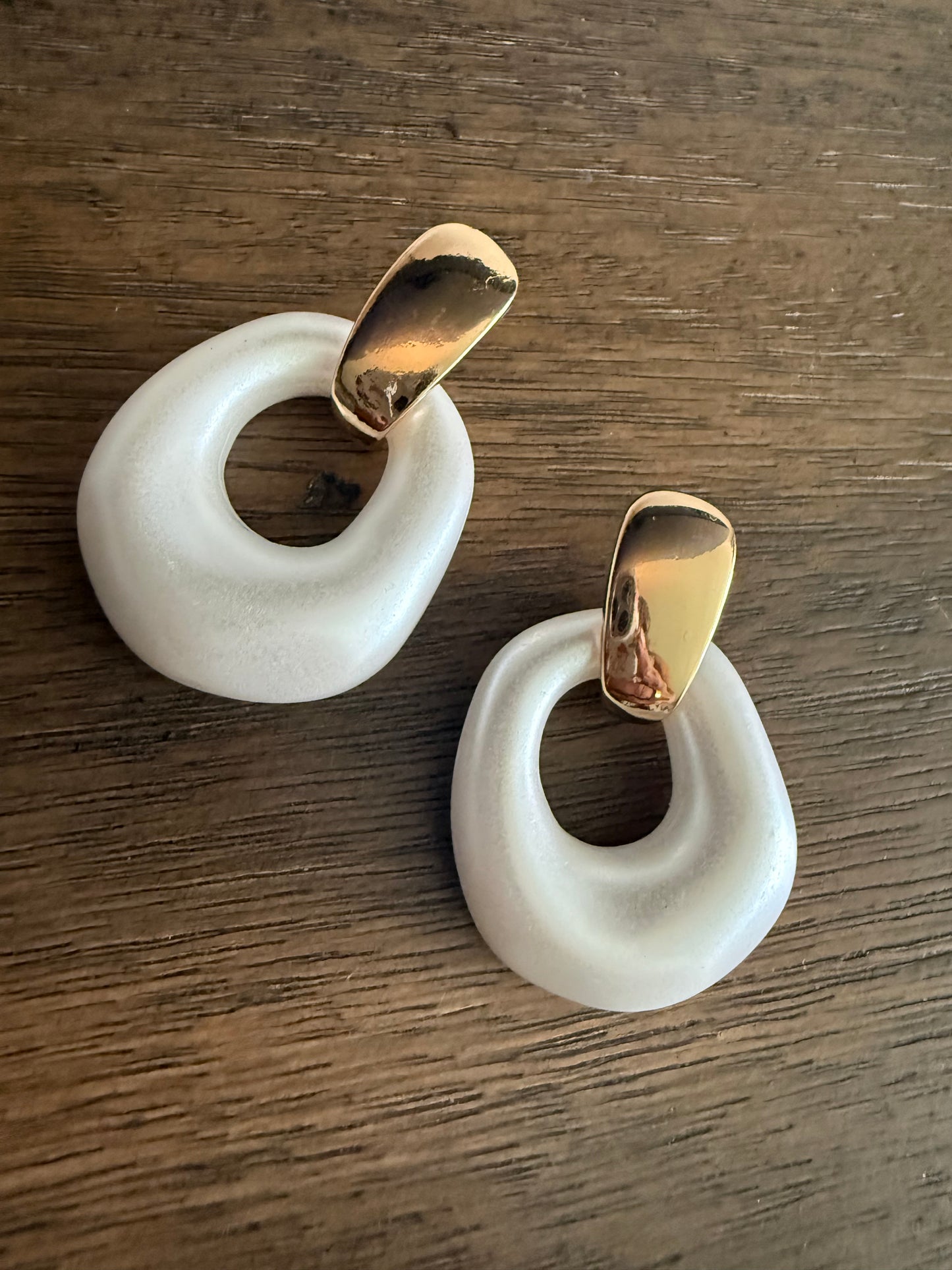 Pearl Hoop/ Gold