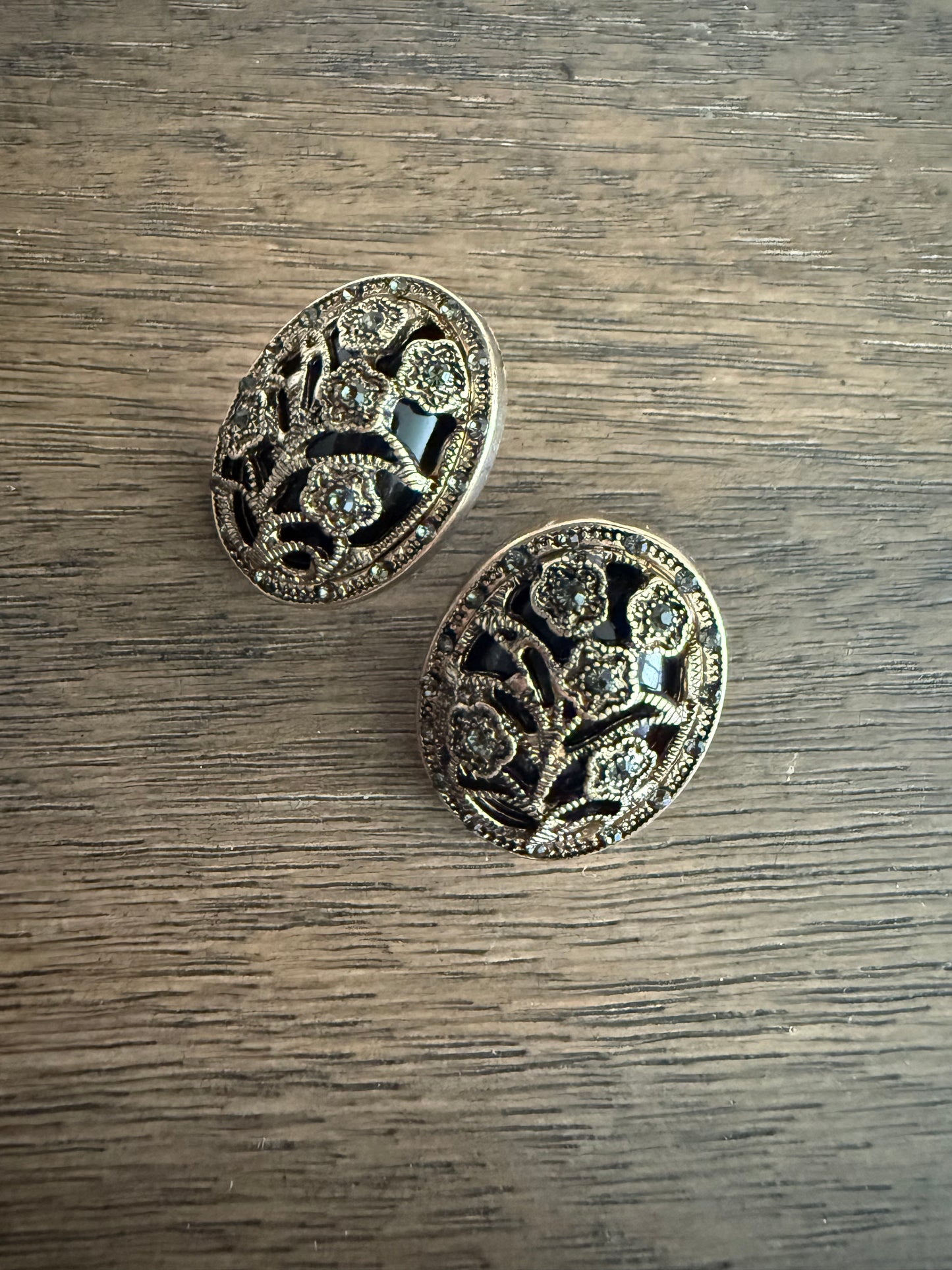 Floral Stone Stud- Black