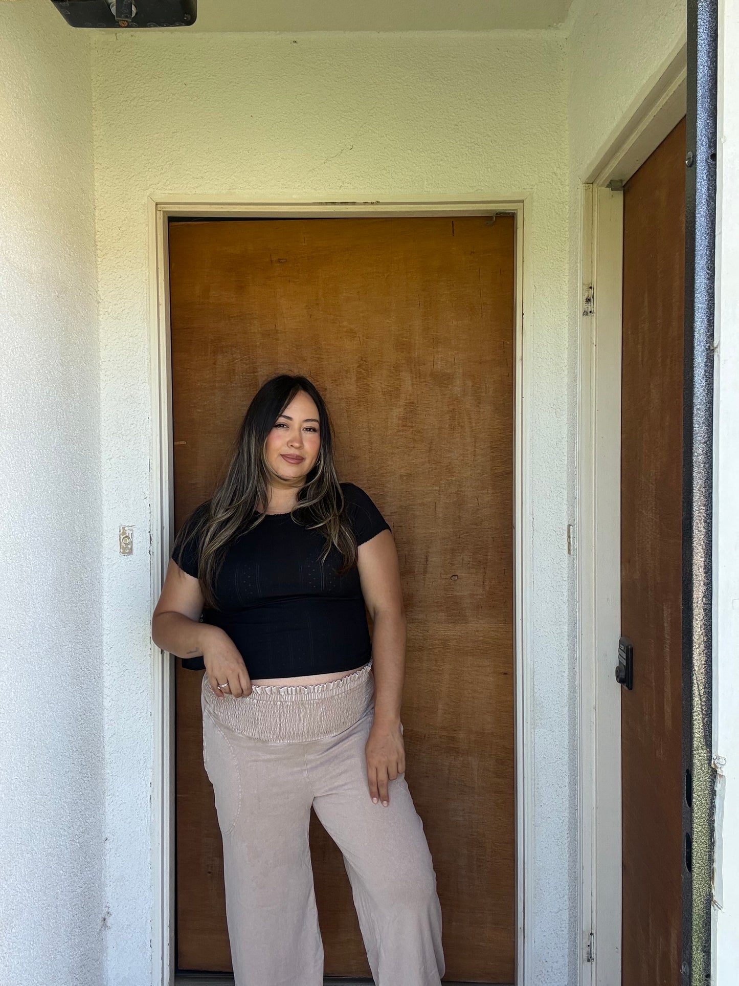 Sandy Scalloped Hem Tee- Black
