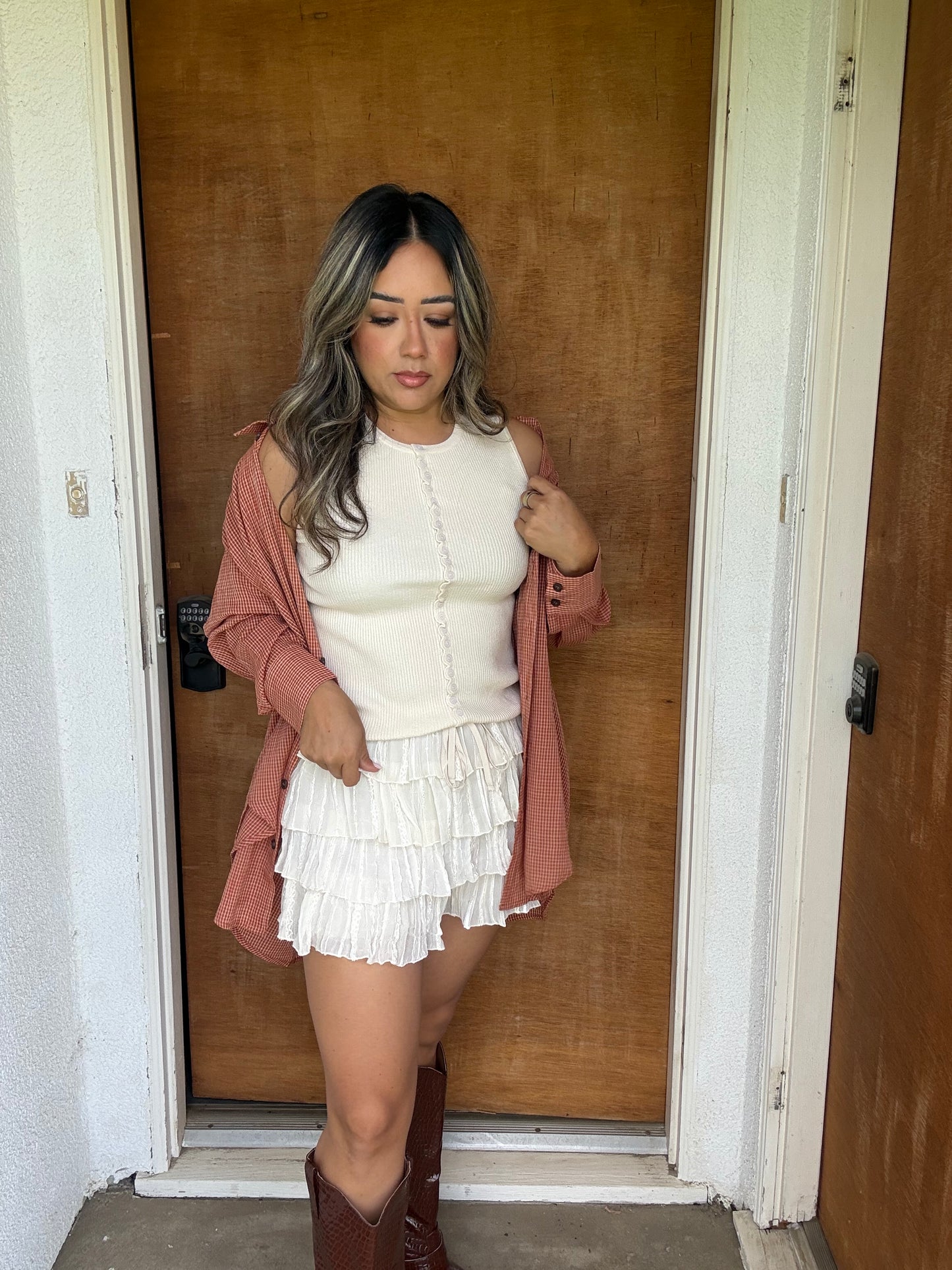 Nashville Lace Tier Ruffled Shorts- Cream