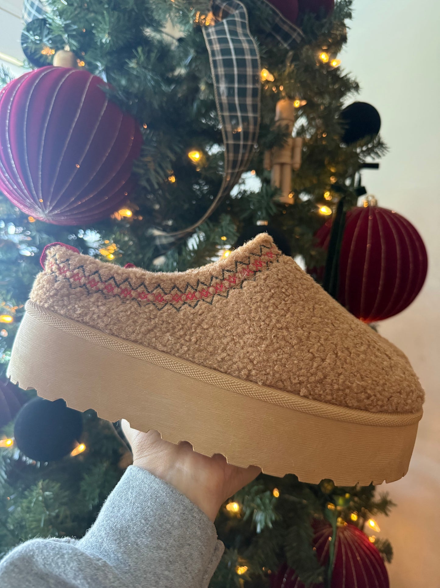 The Cozzy Girl Platform Slipper- Camel Fuzzy