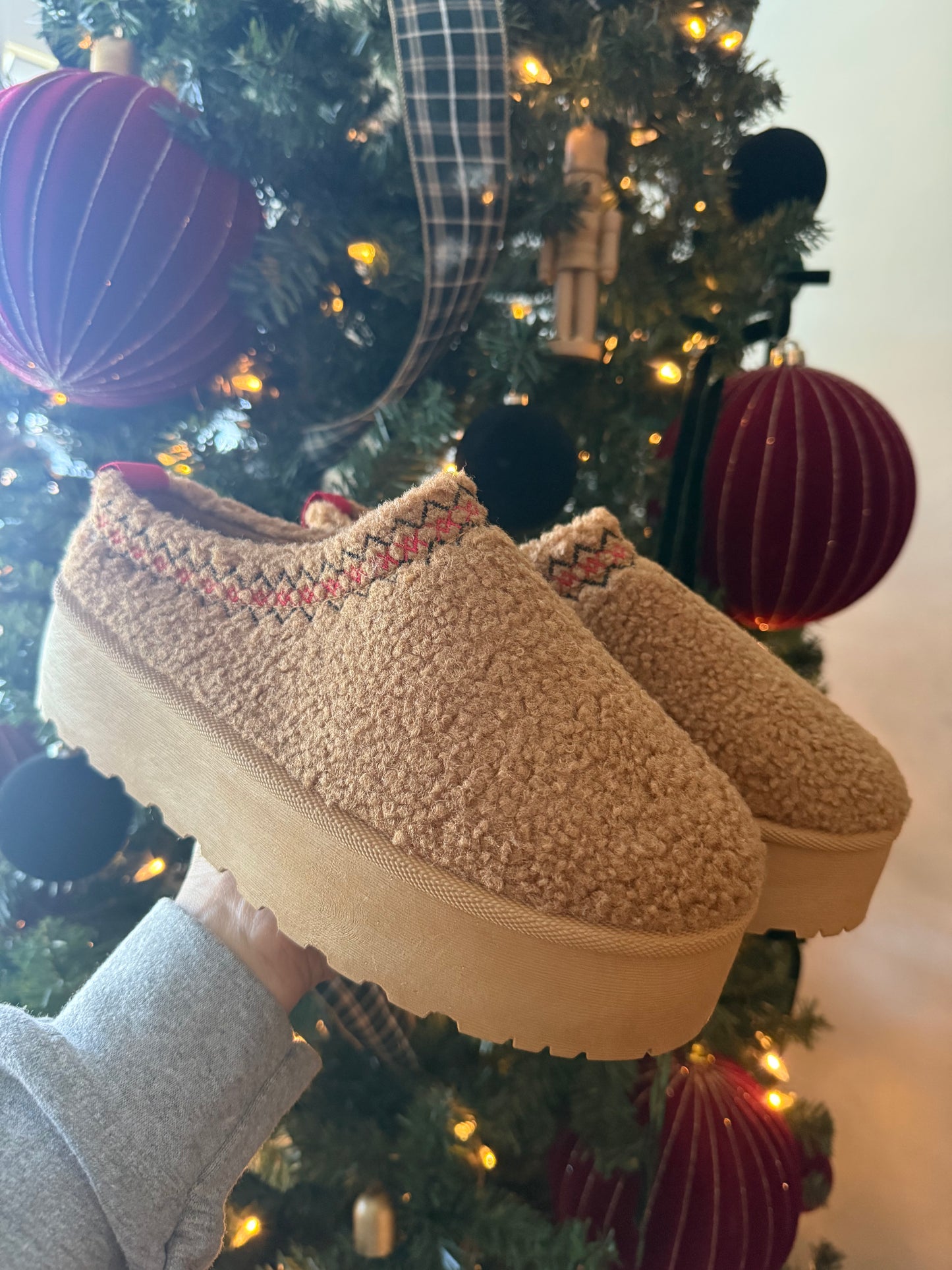 The Cozzy Girl Platform Slipper- Camel Fuzzy
