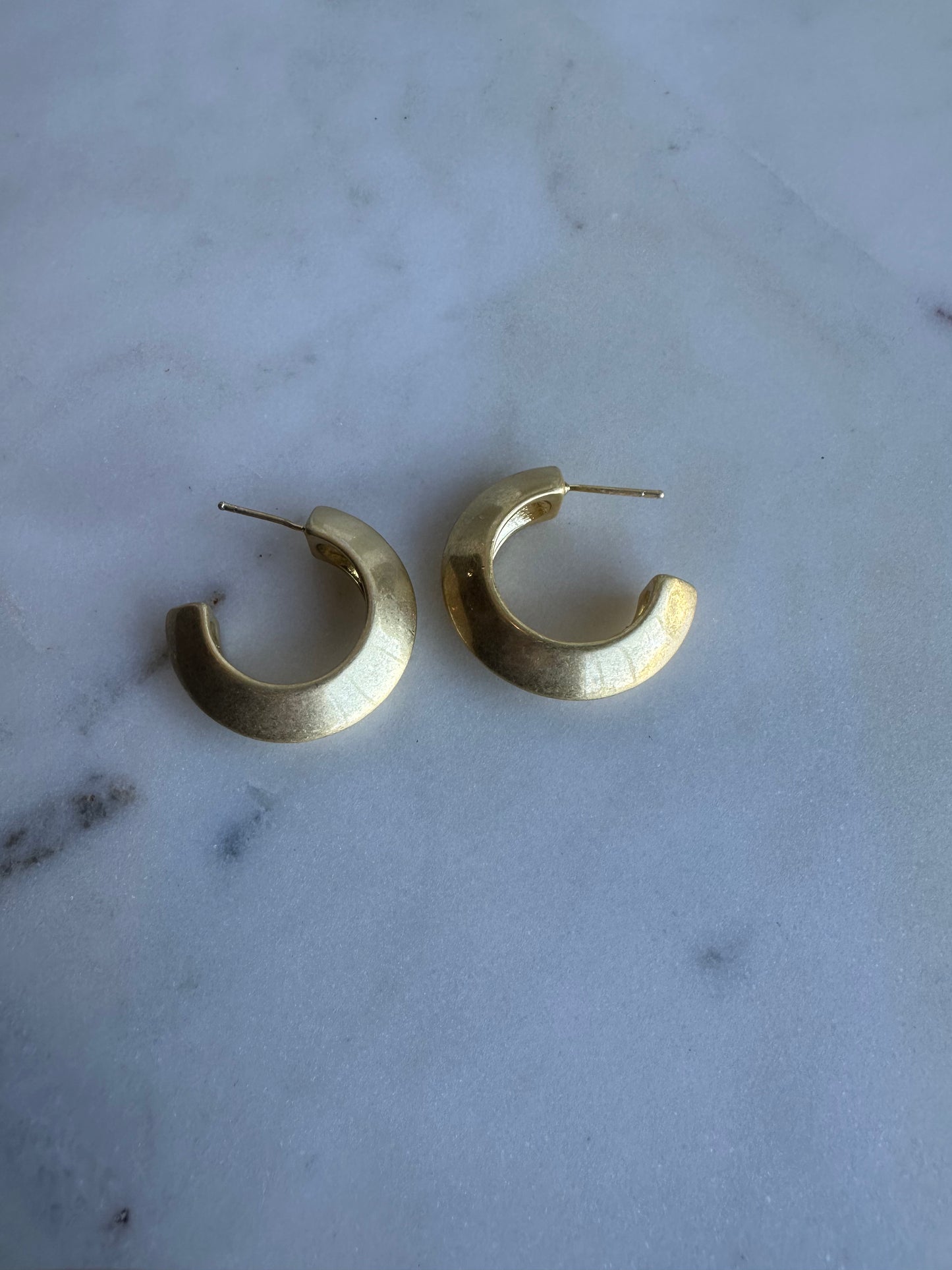 Taylor Vintage Gold Hoop